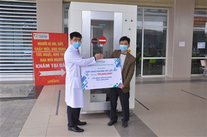 Lễ trao tặng thiết bị phòng chống dịch cho Bệnh viện Đa khoa tỉnh Lạng Sơn