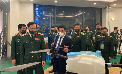 Nhiều thiết bị quân sự công nghệ mới tham dự Triển lãm kinh tế - quốc phòng - Máy khử khuẩn thang máy Airtech