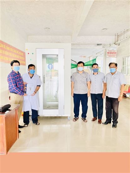 Bệnh viện Lao và Bệnh phổi Trà Vinh tiếp nhận máy khử khuẩn áp lực âm cho công tác phòng chống dịch 